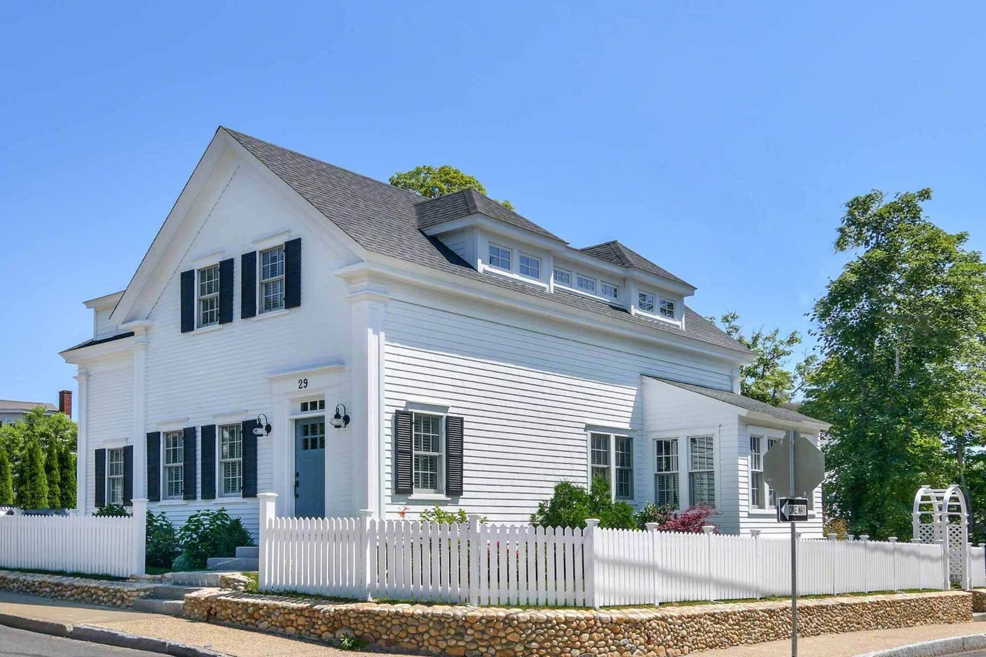 Greek Revival-Inspired In-Town Luxury Getaway