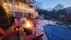 Outdoor dining - Waterfront Lake Hamilton Home | Pool, Hot Tub, A+ Views, Dock, Huge Game Room (Hot Springs)