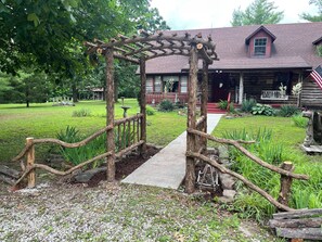 Property grounds - Log Home in the woods. privacy, deer, “Little Paradise”you’ll love country  (Neosho)