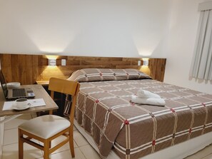 In-room safe, free WiFi, bed sheets - Pinda Palace Hotel (Pindamonhangaba)