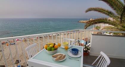 Apartment am Strand mit Meerblick, Balkon, Gemeinschaftspool & WLAN