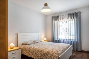 3 chambres, fer et planche à repasser, Wi-Fi gratuit, draps fournis