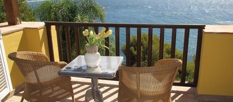 Villa "Casa Heidi" met Uitzicht op Zee, Zwembad, Balkon, Airconditioning & WiFi