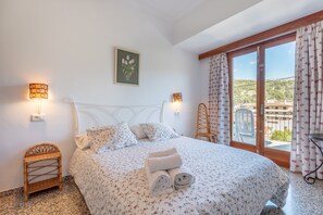 3 makuuhuonetta, silitysrauta/-lauta, ilmainen Wi-Fi, vuodevaatteet