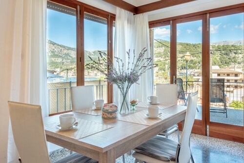 Beautiful Apartment directly at the Sea with Wi-Fi & Air Conditioning