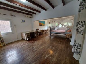 Luxury Villa | 5 bedrooms, laptop workspace, iron/ironing board, free WiFi - Leopard House (Malindi)