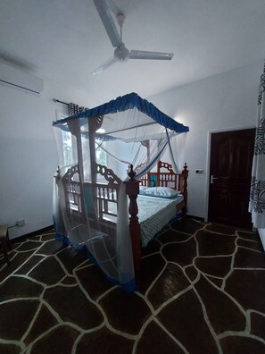 5 bedrooms, laptop workspace, iron/ironing board, free WiFi - Leopard House (Malindi)