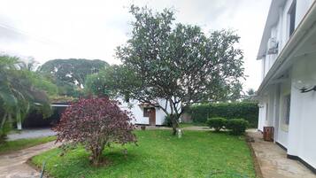 5 habitaciones y espacio para trabajar con laptop