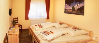 Double room 33 - Gästehäuser Am Nibelungensteig