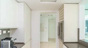 Business Apartment | Private kitchen - Dream Inn Apartment Bay Square (Dubai)