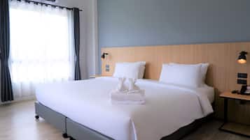 Deluxe Corner King Room