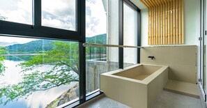 Kahden hengen standard-huone (A) | Kylpyhuone | Tohvelit, pyyhkeet