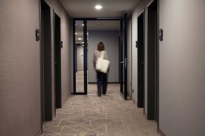 Hallway - Holiday Inn - the niu, Hub Dusseldorf Messe by IHG (Düsseldorf)