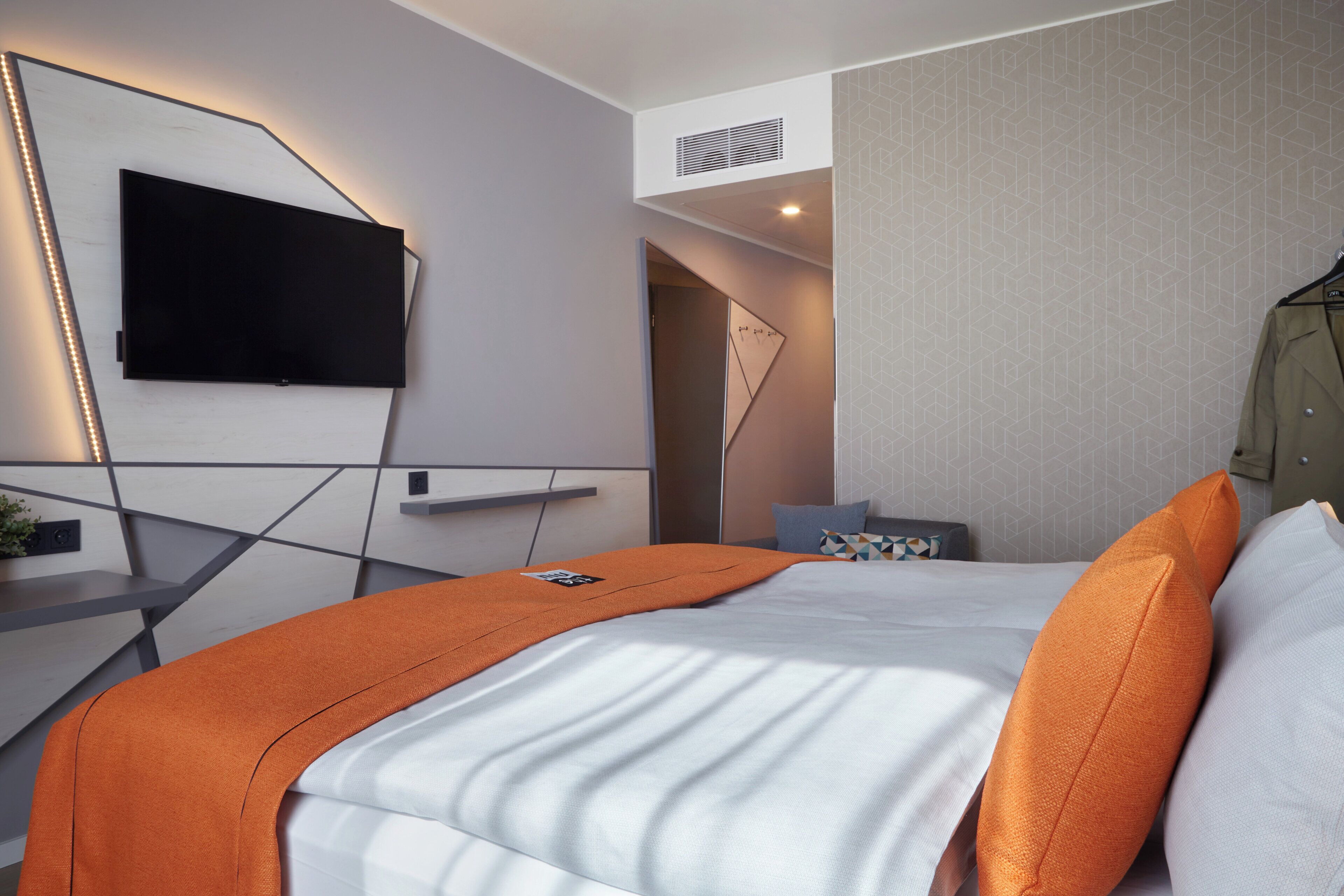 In-room safe, desk, soundproofing, cribs (free)