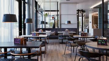 Esmorzar diari d'estil bufet (17 EUR per persona)