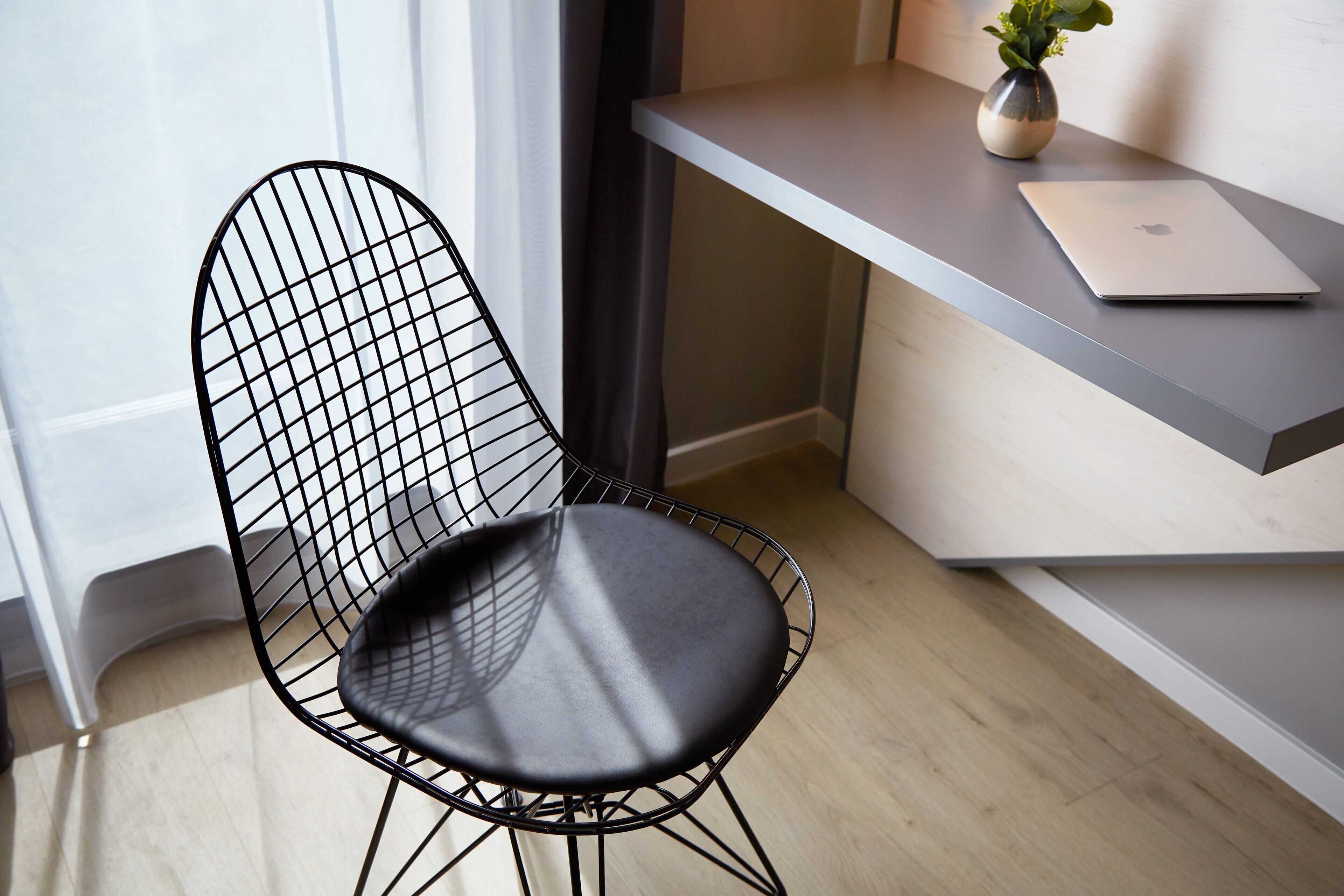 deluxe double room, 1 double bed, non smoking | in-room safe, desk, soundproofing, free wifi