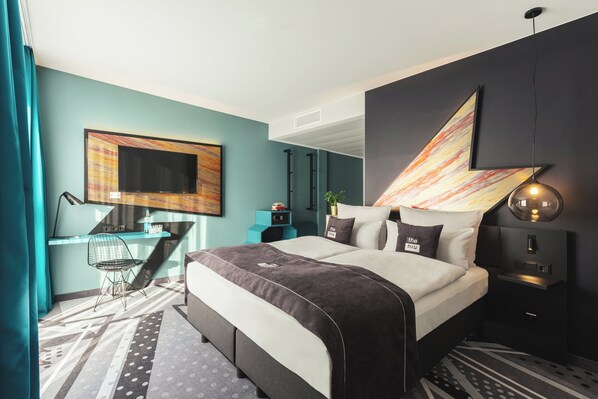 خزنة داخل الغرفة ومكت ب وتجهيزات عازلة للصوت وأسرّة أطفال/رضّع (مجانًا)