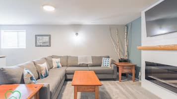 Televisión y chimenea