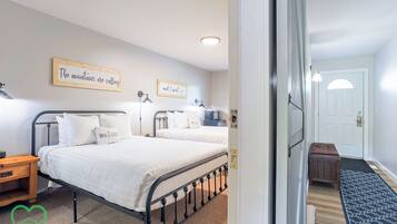 3 habitaciones, tabla de planchar con plancha y cuna de viaje