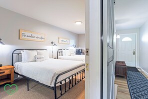 3 habitaciones, tabla de planchar con plancha y cuna de viaje