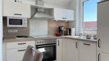 Kühlschrank, Mikrowelle, Ofen, Geschirrspüler