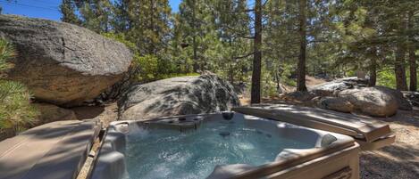 Outdoor spa tub