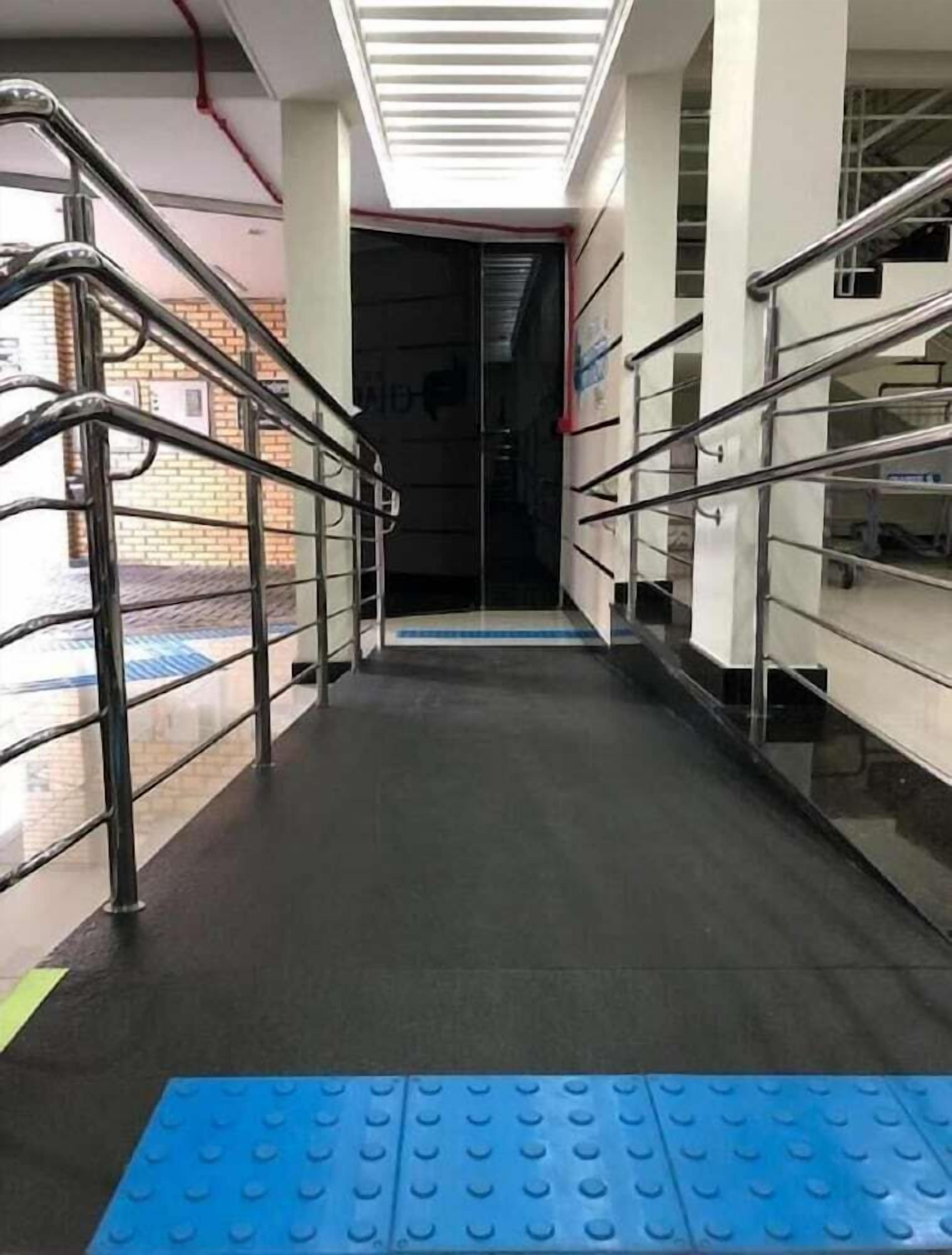 المنشأة من الداخل