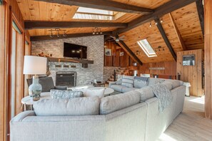 Smart-TV, peis og DVD-spiller