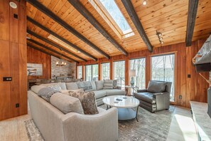 Smart-TV, peis og DVD-spiller