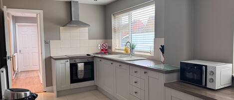House | Private kitchen | Fridge, microwave, oven, stovetop