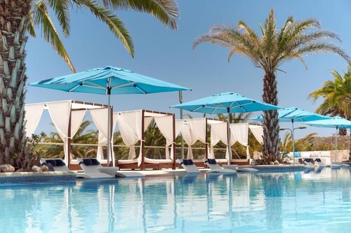 Palmilla  Dunes  Luxurious Penthouse Condo w/Rooftop Terrace and stunning  panoramic Ocean views, resort‑style pools, gym & courts (where available), near Palmilla Beach. AC, fast Wi‑Fi, parking. XCLUSIV app + text concierge