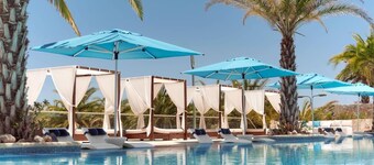 Palmilla  Dunes  Luxurious Penthouse Condo w/Rooftop Terrace and stunning  panoramic Ocean views, resort‑style pools, gym & courts (where available), near Palmilla Beach. AC, fast Wi‑Fi, parking. XCLUSIV app + text concierge