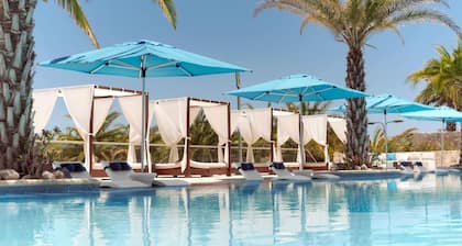 Palmilla Dunes Luxurious Penthouse Condo w/Rooftop Terrace and stunning panoramic Ocean views, resort‑style pools, gym & courts (where available), near Palmilla Beach. AC, fast Wi‑Fi, parking. XCLUSIV app + text concierge