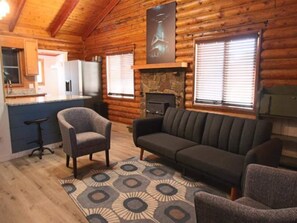 Smart TV, fireplace, offices - Roswell Cabin @ Area 51 | Themed | Pet Friendly (Hurricane)