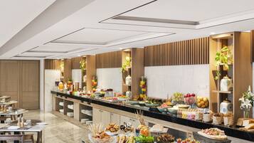 Daily buffet breakfast (INR 900 per person)