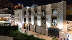 A multi-story hotel with balconies, large windows, and a modern facade. - Hotel Perla Del Sur (Torremolinos)