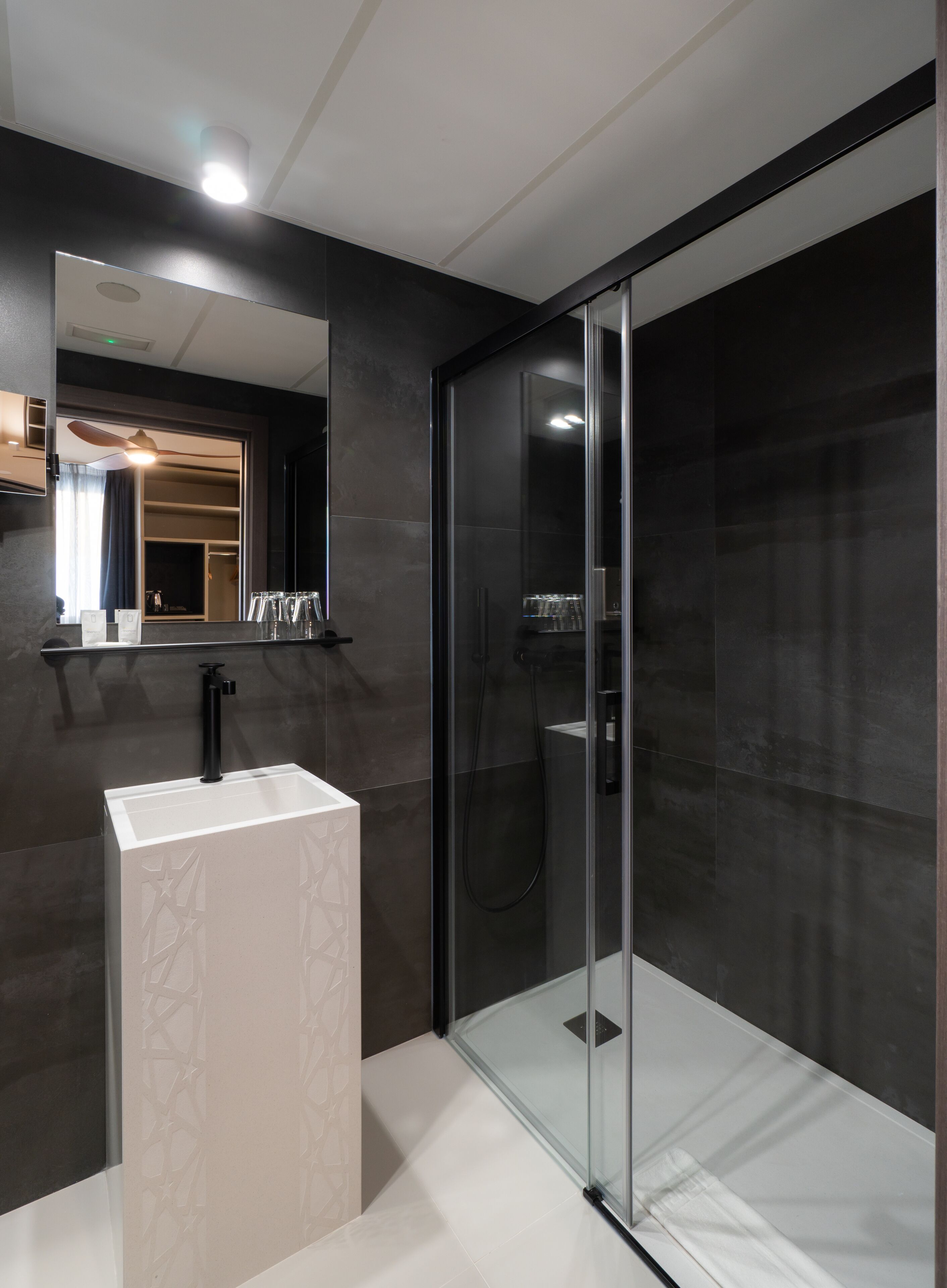 economy double room | bathroom | shower, rainfall showerhead, hair dryer, towels