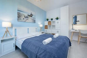 2 bedrooms, iron/ironing board, WiFi, bed sheets
