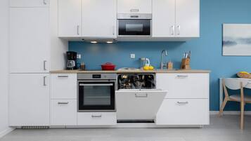 Refrigerador, microondas, horno, placa de cocina