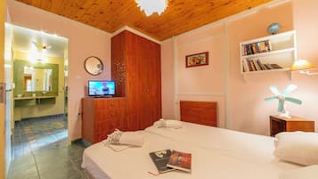 Family Villa, Multiple Bedrooms, 2 Bathrooms (Villa Revita Kourouta beach) | 2 bedrooms, iron/ironing board, free WiFi, bed sheets