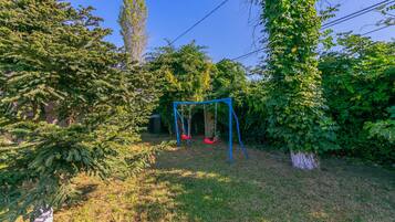 Tempat bermain anak - outdoor