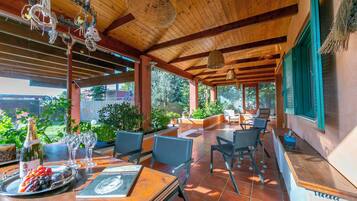 Family Villa, Multiple Bedrooms, 2 Bathrooms (Villa Revita Kourouta beach) | Outdoor dining