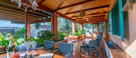 Villa Familiale, 2 chambres, 2 salles de bains (Villa Revita Kourouta beach) | Restauration extérieure