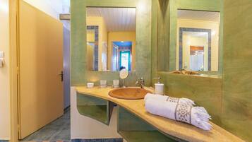 Family Villa, Multiple Bedrooms, 2 Bathrooms (Villa Revita Kourouta beach) | Bathroom | Shower, hair dryer, towels, soap