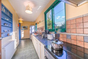 Family Villa, 2 Bedrooms, 2 Bathrooms (Villa Revita Kourouta beach) | Private kitchen | Electric kettle, dining tables - Villa Revita Kourouta Beach (Ilida)