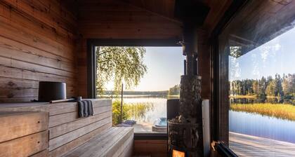 Beautifully renovated red cottage by the lake