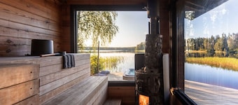 Beautifully renovated red cottage by the lake
