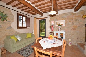 Family Villa, Multiple Bedrooms, Mountainside (Villa Casacheta) | Dining