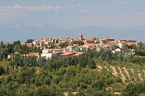 A town with terraced houses, a prominent tower, and surrounding greenery.