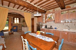 Familienvilla, Mehrere Schlafzimmer, Bergseite (Villa Casacheta) | Speisen